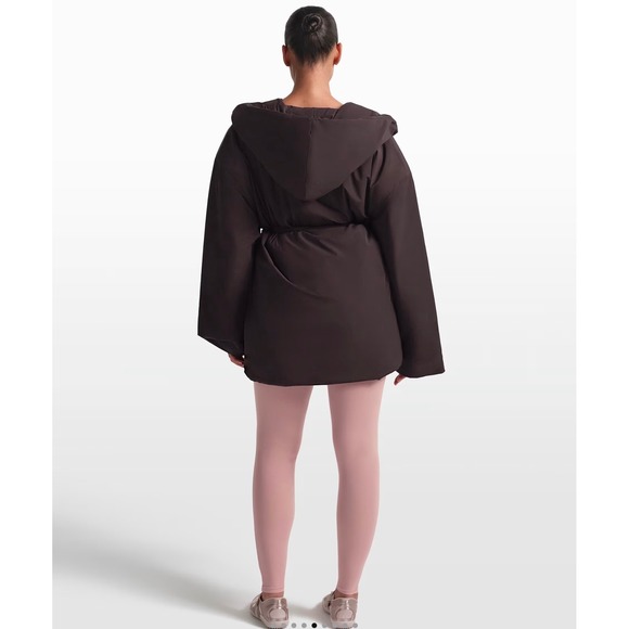 NWOT Nike x SKIMS Woven Nylon Wrap Coat Umber Brown Hooded Belted Jacket  Size M - Picture 3 of 10